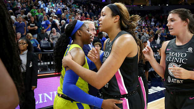 collier_vs_arike_hug_last_week.jpg